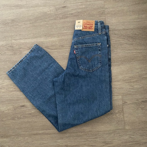 Levi's® Women's High-Rise Straight Jeans - Picture 2 of 8